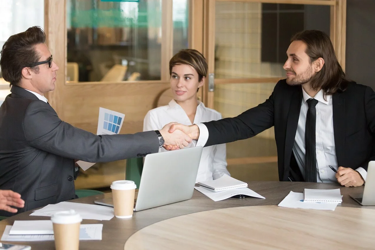 businessman-handshaking-new-colleague-team-meeting